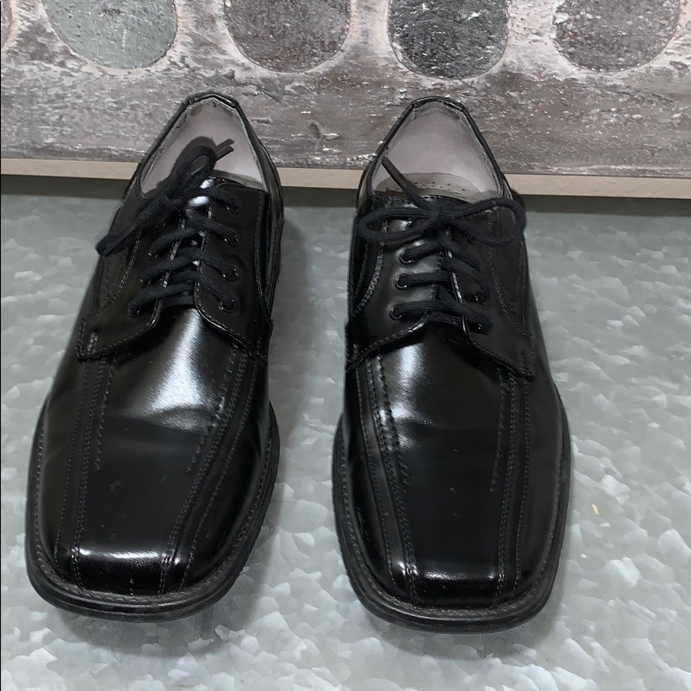 Shoes - Picture 2 of 6